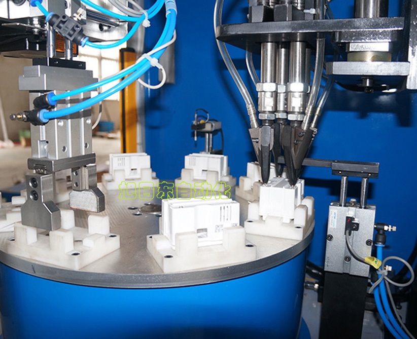 開關(guān)自動裝配機