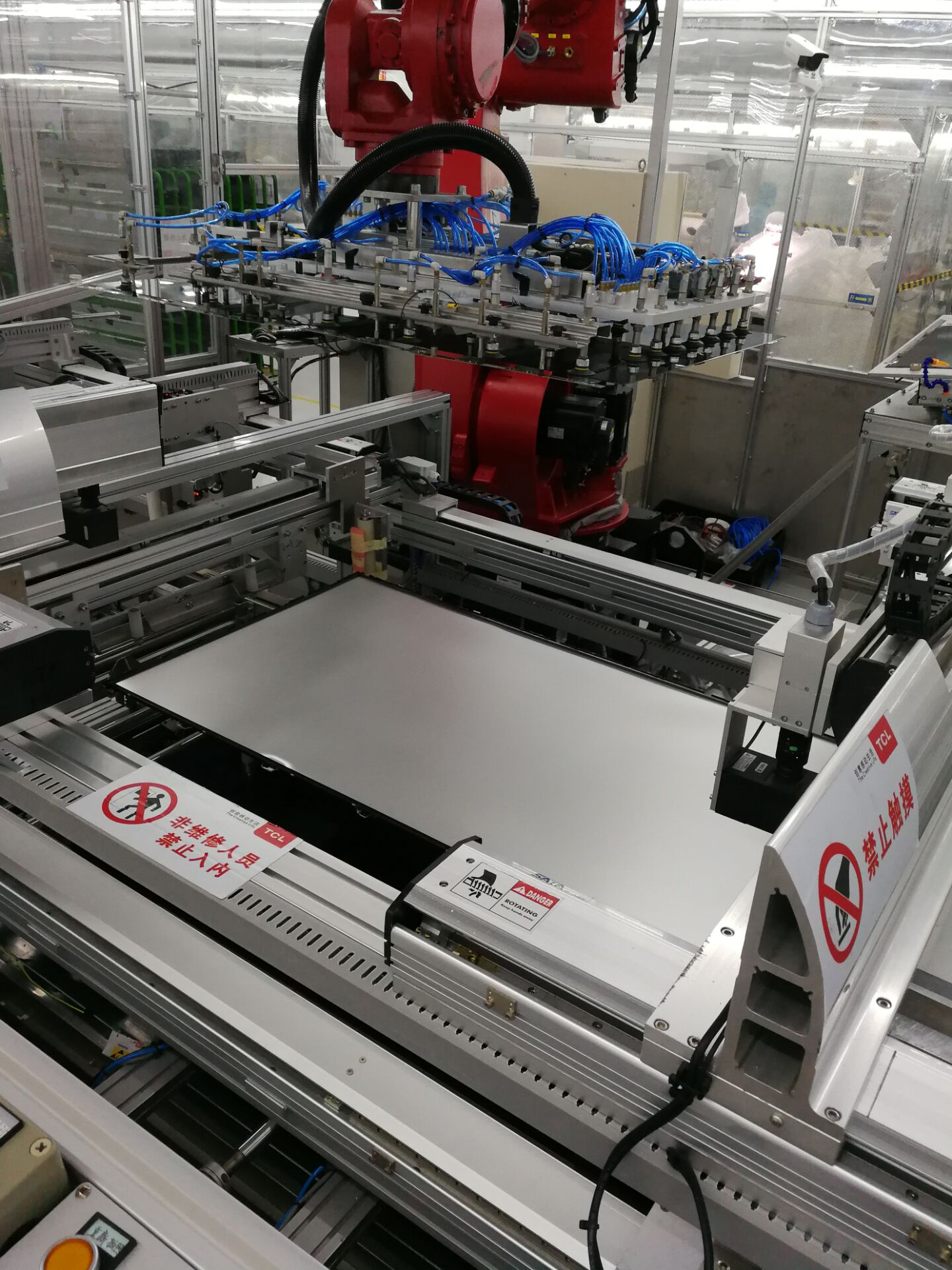 電視機(jī)生產(chǎn)線機(jī)器人裝屏站